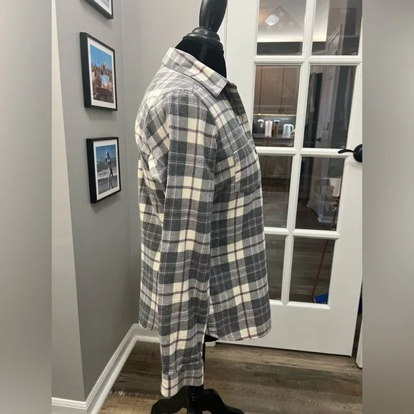 Columbia Gray, Cream & Purple Plaid Button-Up Size S Like new - Picture 2 of 9